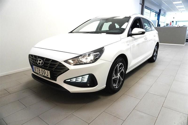 Vit Begagnad 2022 Hyundai i30 Essential Kombi | 209 800 kr (Marknadspris) - Bild 1/4