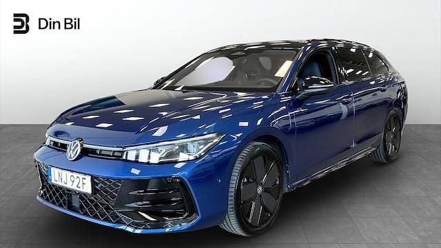 Blå Begagnad 2024 VW Passat R-line Kombi | 499 800 kr - Bild 1/4