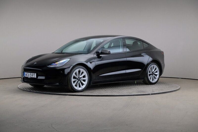 Svart Begagnad 2022 Tesla Model 3 Standard Range Sedan | 279 000 kr (Bra pris) - Bild 1/4