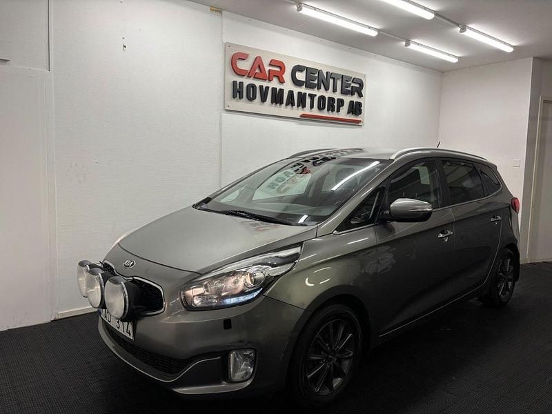 Grå Begagnad 2013 Kia Carens Minibuss | 64 900 kr (Marknadspris) - Bild 1/4