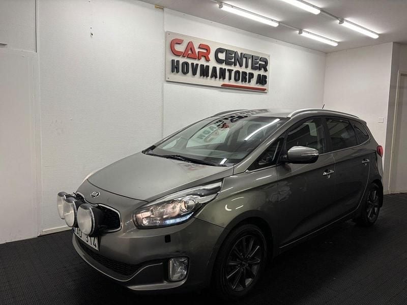 Grå Begagnad 2013 Kia Carens 3 Minibuss | 69 900 kr (Marknadspris) - Bild 1/4
