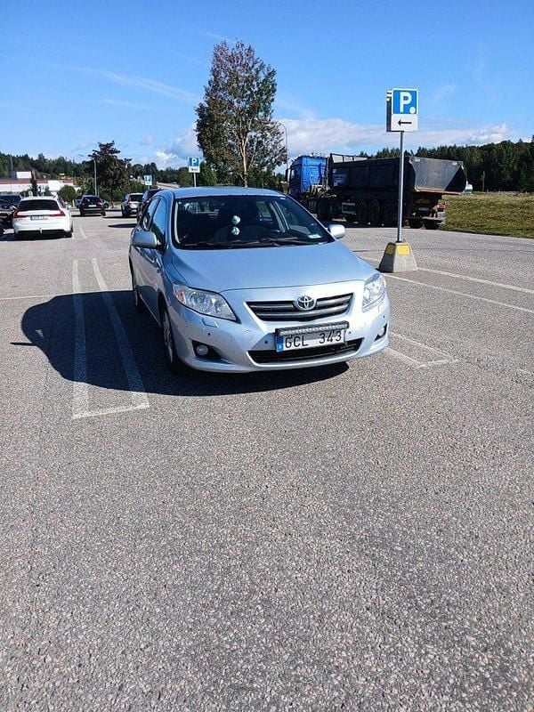 Blå Begagnad 2007 Toyota Corolla Sedan | 38 000 kr - Bild 1/4
