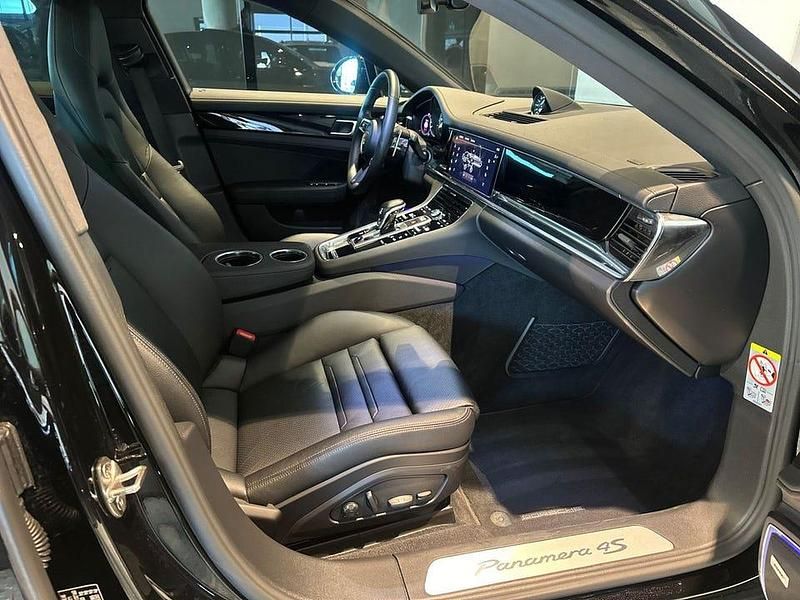Begagnad Porsche Panamera 4S 560 HK (411 kW) 2022 Svart Sedan
