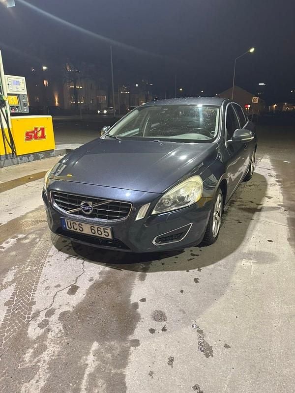 Begagnad 2013 Volvo S60 Sedan | 71 000 kr (Marknadspris) - Bild 1/4