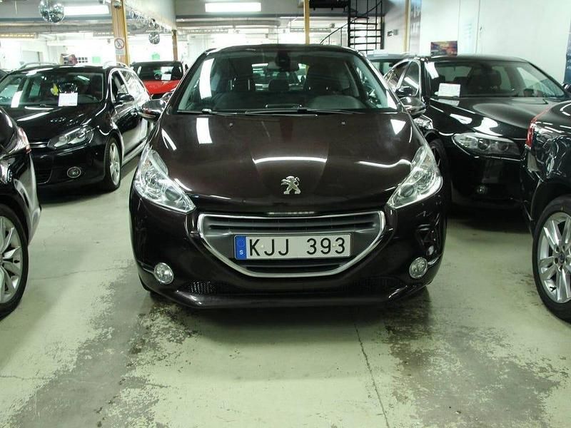 Begagnad Peugeot 208 82 HK (60 kW) 2012 Svart Halvkombi