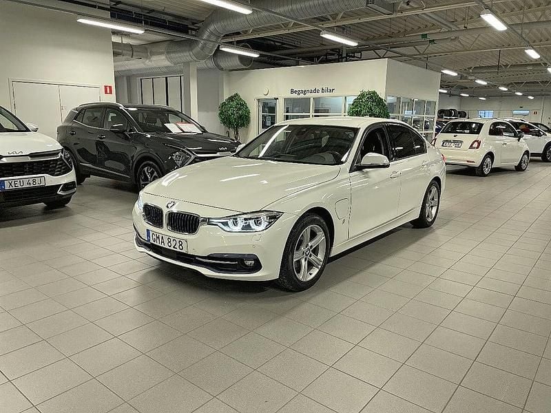Begagnad BMW 330e Sport Line 184 HK (135 kW) 2017 Vit Sedan