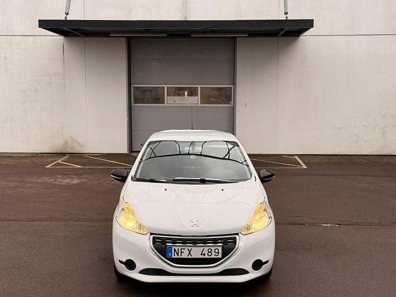 Begagnad Peugeot 208 68 HK (50 kW) 2012 Vit Halvkombi