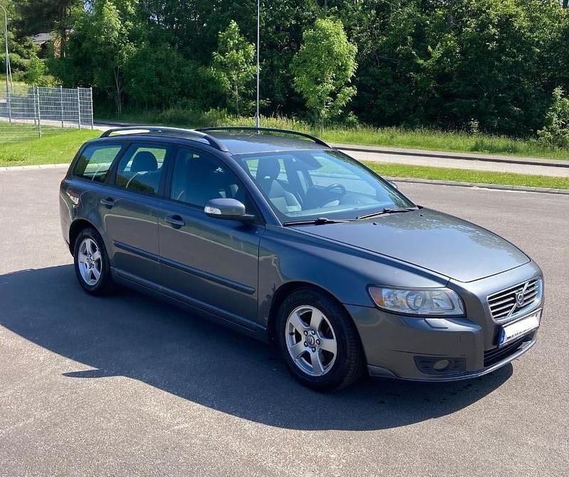 Grå Begagnad 2009 Volvo V50 Momentum Kombi | 38 000 kr (Bra pris) - Bild 1/4