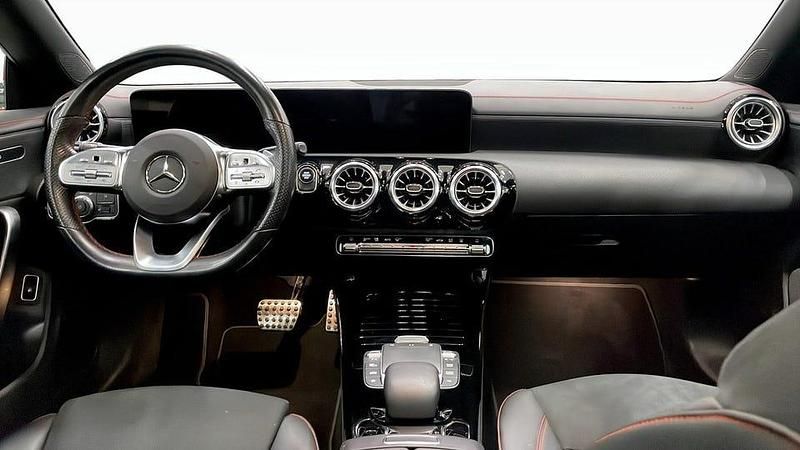 Begagnad Mercedes CLA250 Shooting Brake AMG line 160 HK (117 kW) 2023 Svart Kombi