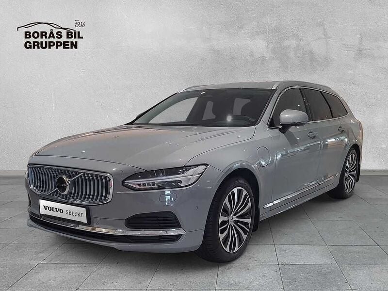 Grå Begagnad 2024 Volvo V90 Core Kombi | 449 000 kr (Marknadspris) - Bild 1/4