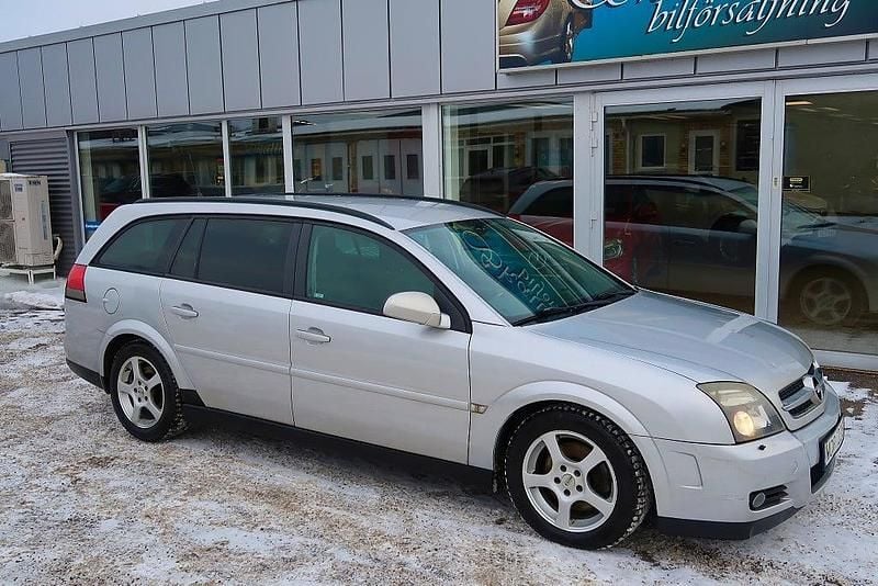 Begagnad Opel Vectra 175 HK (128 kW) 2004 Grå Kombi