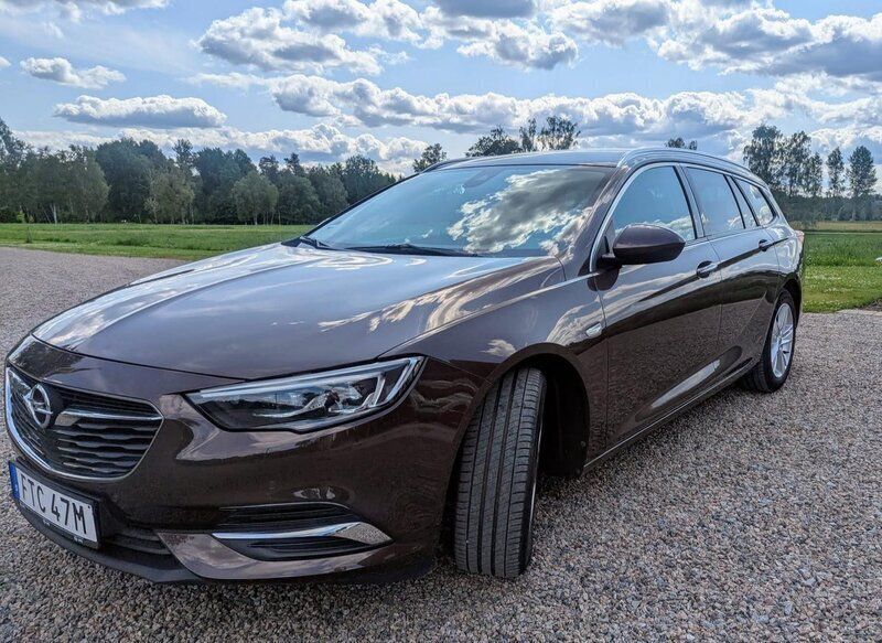 Brun Begagnad 2017 Opel Insignia Kombi | 135 000 kr (Bra pris) - Bild 1/4
