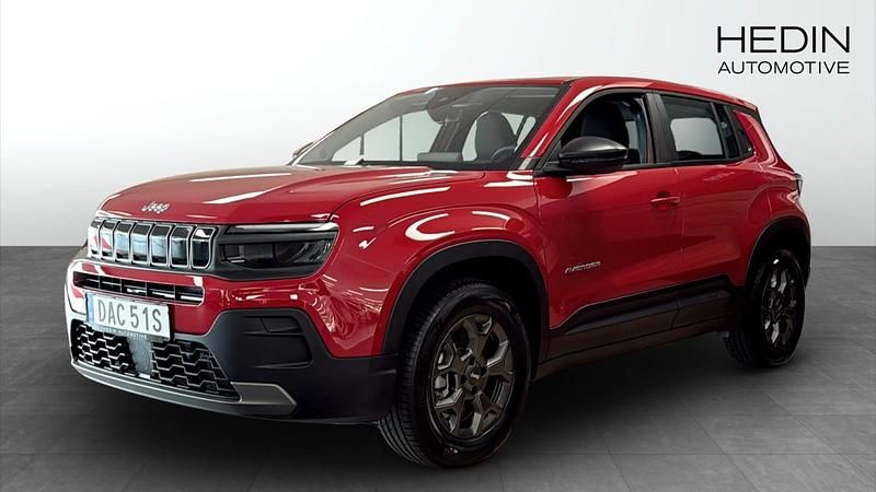 Röd (red) Ny 2025 Jeep Avenger Longitude SUV | 329 900 kr (Marknadspris) - Bild 1/4