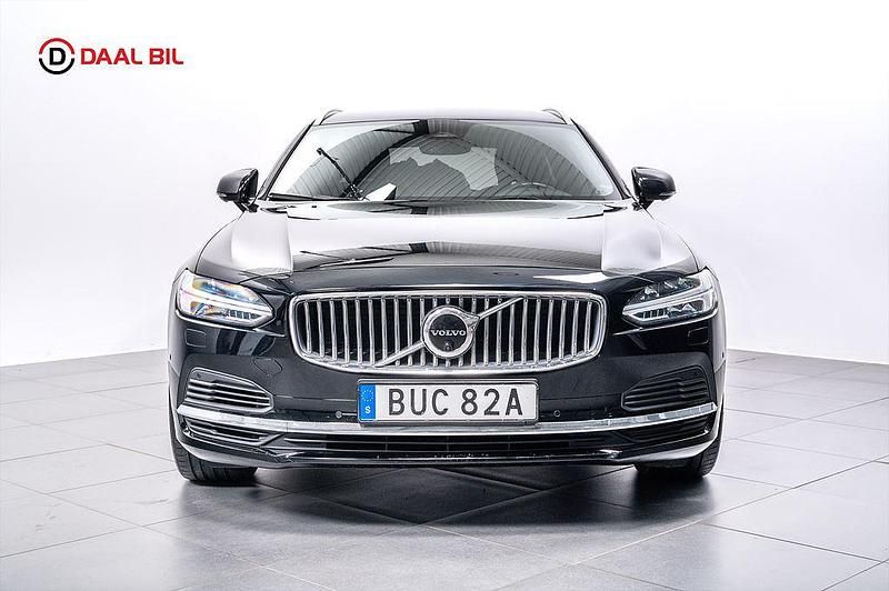 Begagnad Volvo V90 Core 253 HK (186 kW) 2022 Svart Kombi