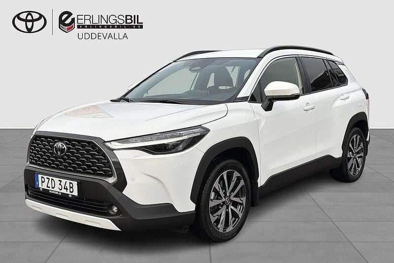 Vit Begagnad 2024 Toyota Corolla Cross Style SUV | 389 000 kr (Marknadspris) - Bild 1/3
