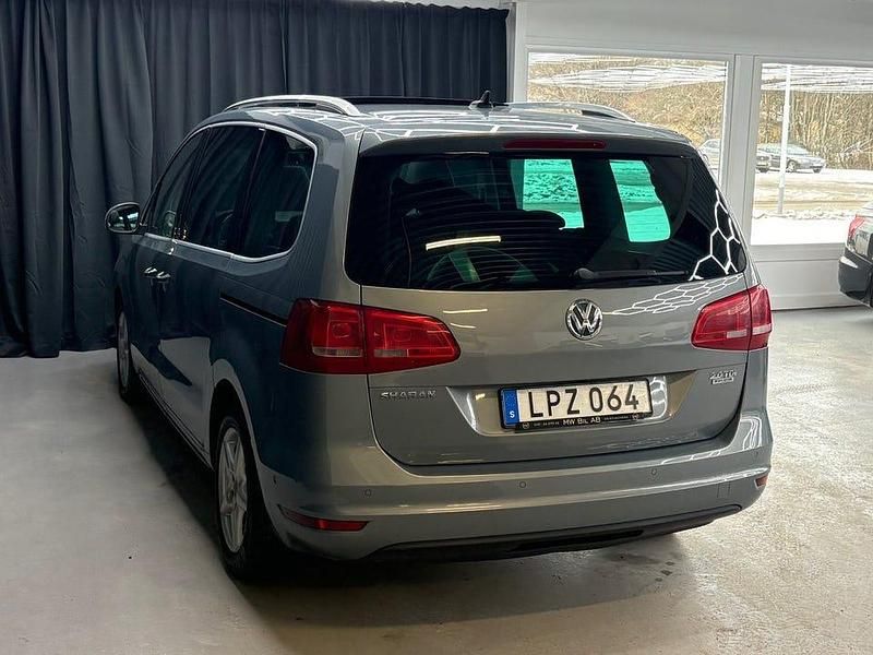 Begagnad VW Sharan 140 HK (102 kW) 2011 Grå Minibuss