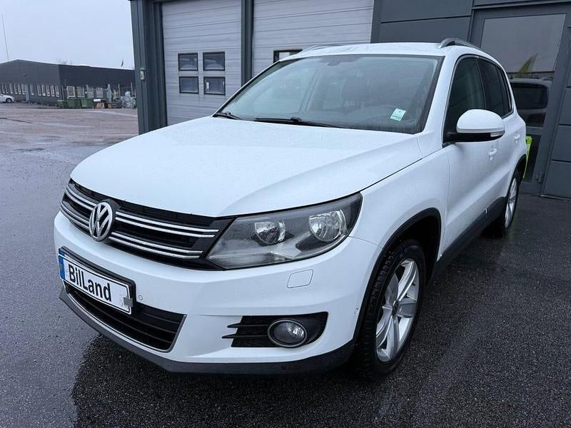 Vit Begagnad 2014 VW Tiguan Sportline SUV | 84 900 kr (Bra pris) - Bild 1/4