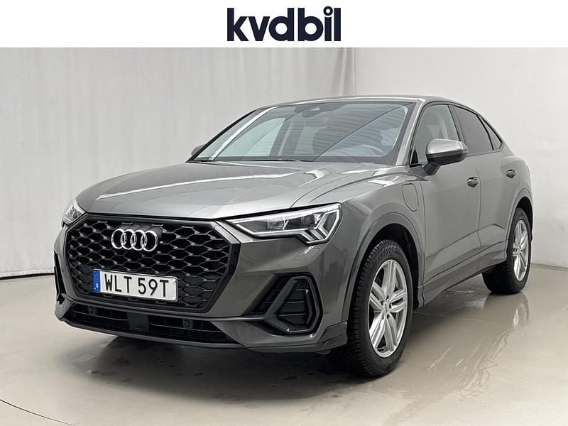 Grå Begagnad 2022 Audi Q3 Sportback Proline SUV | 259 000 kr (Superpris) - Bild 1/3