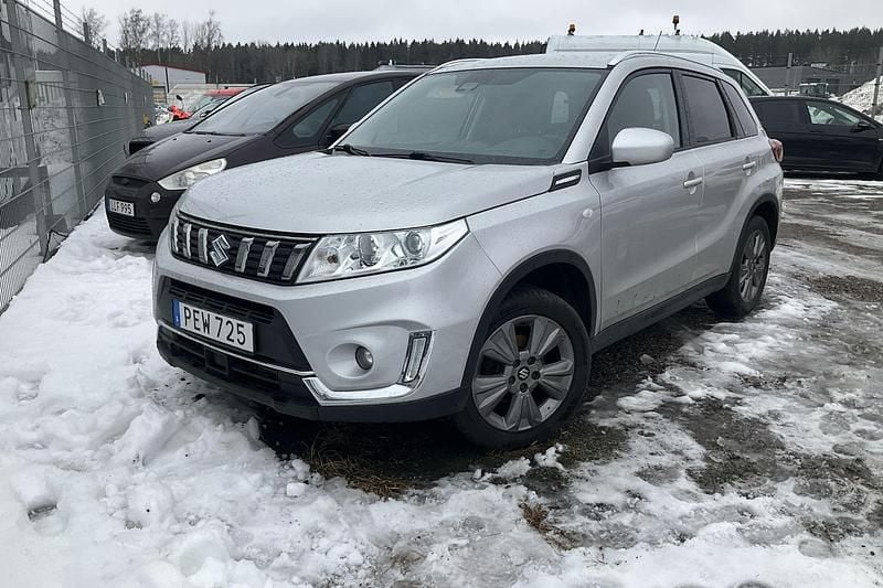 Silver Begagnad 2019 Suzuki Vitara | 100 000 kr (Superpris) - Bild 1/3