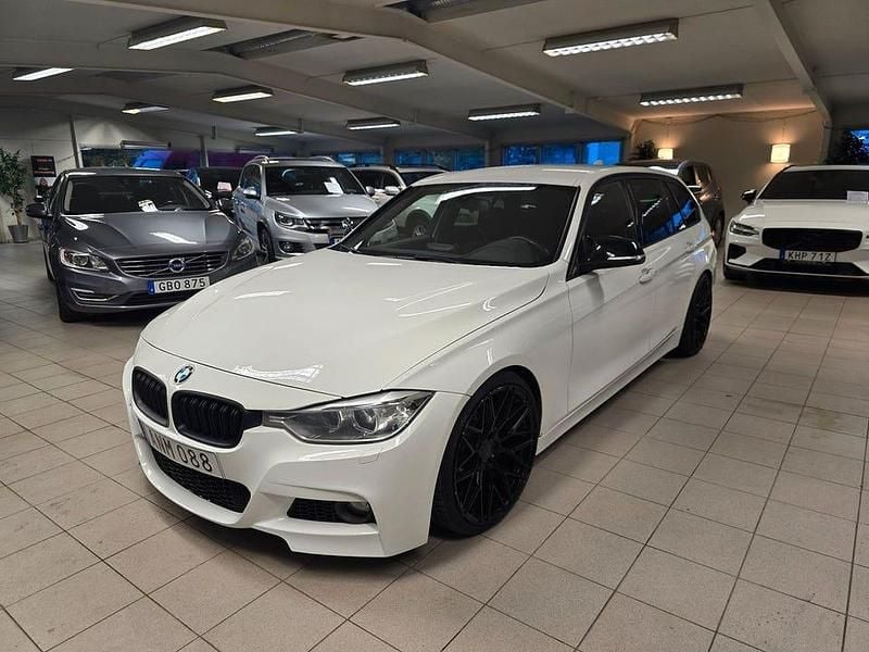 Vit Begagnad 2013 BMW 318 Sport Line Kombi | 129 000 kr (Marknadspris) - Bild 1/4