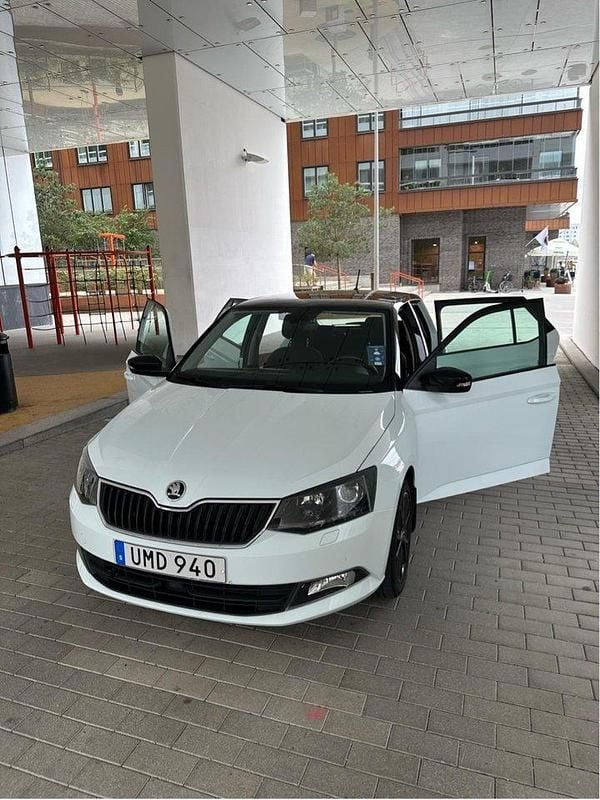 Vit Begagnad 2017 Skoda Fabia Style Halvkombi | 99 900 kr (Marknadspris) - Bild 1/4