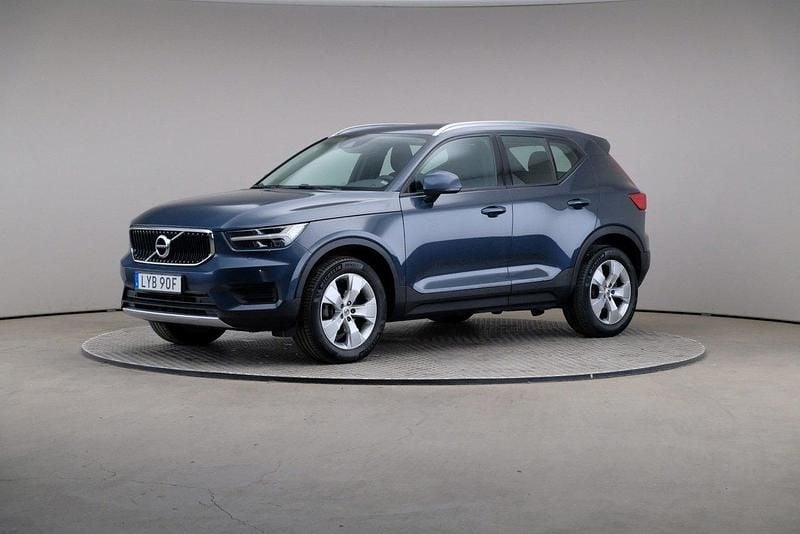 Mörkblå Begagnad 2022 Volvo XC40 Momentum SUV | 265 000 kr (Marknadspris) - Bild 1/4