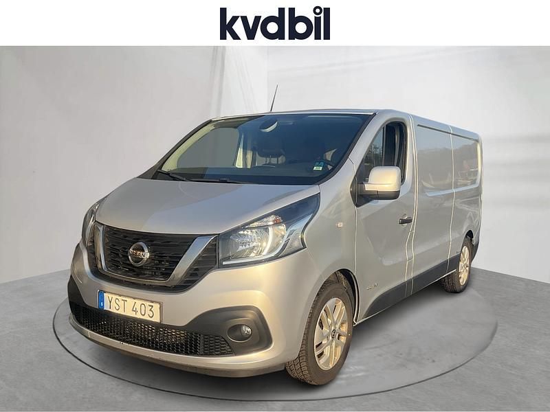 Silver Begagnad 2017 Nissan NV300 Van | 79 000 kr (Marknadspris) - Bild 1/3