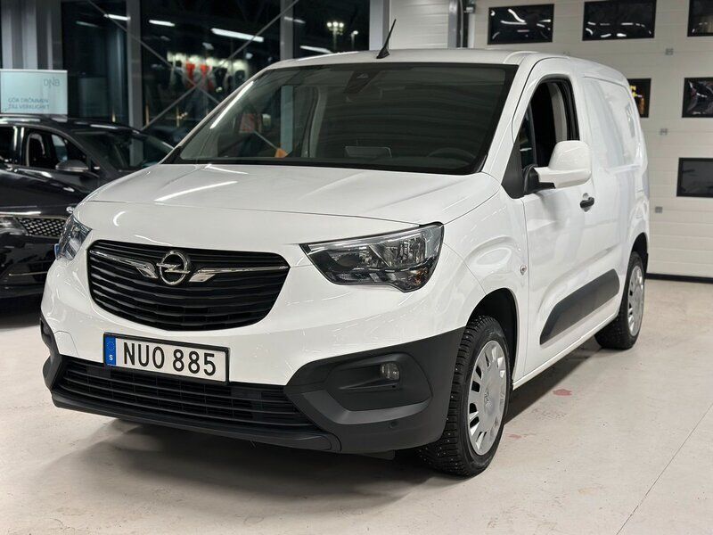 Begagnad Opel Combo 101 HK (74 kW) 2021 Vit Minibuss