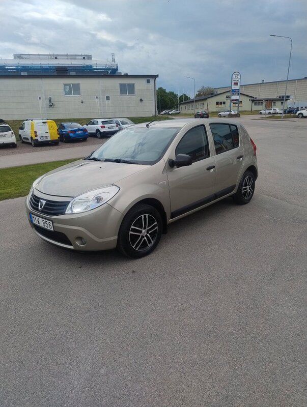 Grå Begagnad 2012 Dacia Sandero Halvkombi | 44 900 kr - Bild 1/4