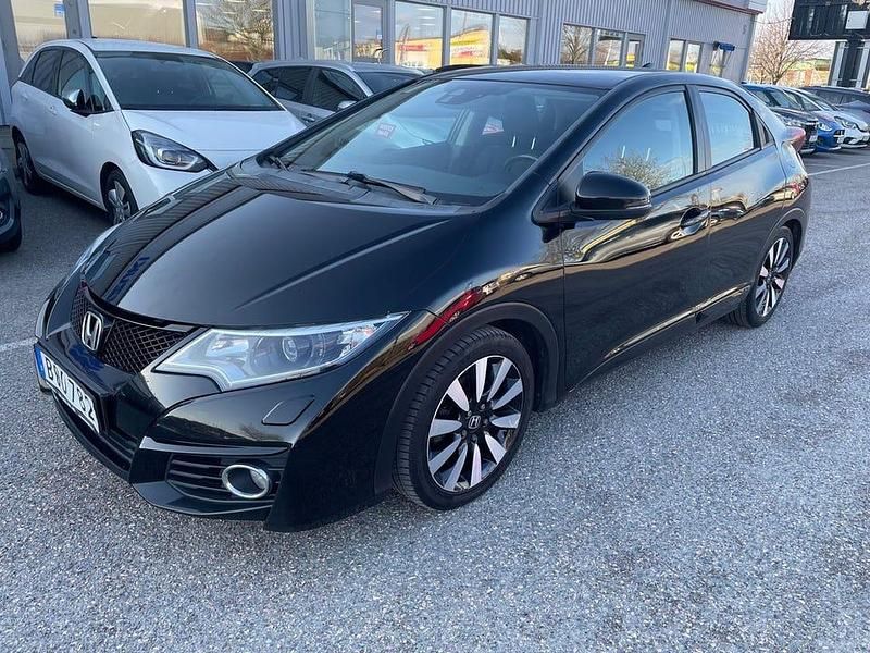 Svart Begagnad 2015 Honda Civic Elegance Halvkombi | 117 300 kr (Lite dyr) - Bild 1/4