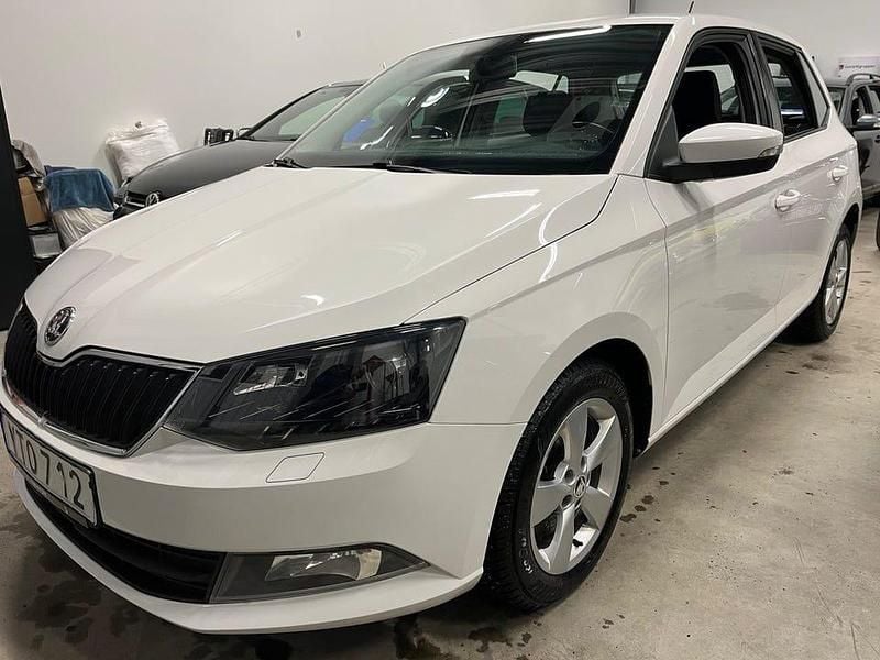 Vit Begagnad 2018 Skoda Fabia Style Halvkombi | 139 800 kr (Marknadspris) - Bild 1/4