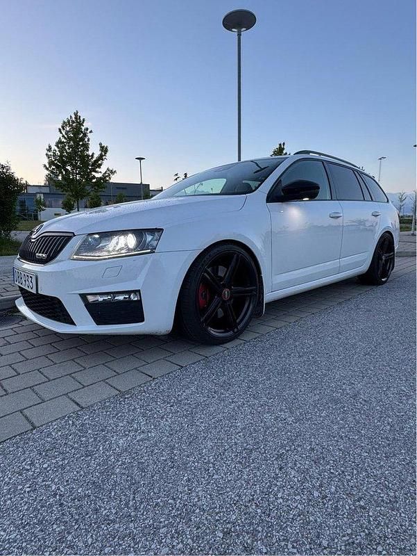Vit Begagnad 2014 Skoda Octavia RS Kombi | 169 000 kr (Lite dyr) - Bild 1/4