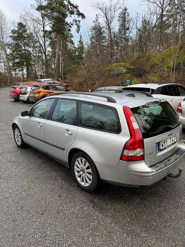 Begagnad 2005 Volvo V50 Kombi | 29 900 kr (Marknadspris) - Bild 1/4