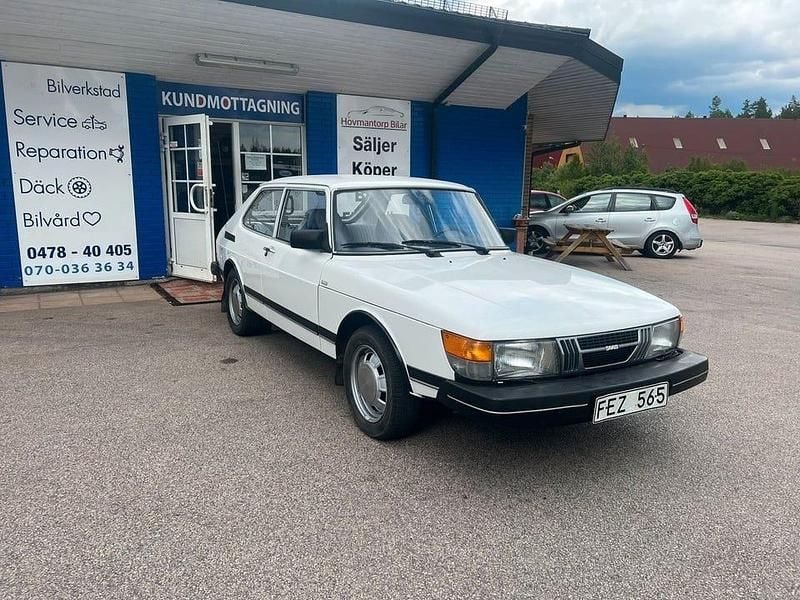 Vit Begagnad 1982 Saab 900 Halvkombi | 69 898 kr - Bild 1/4