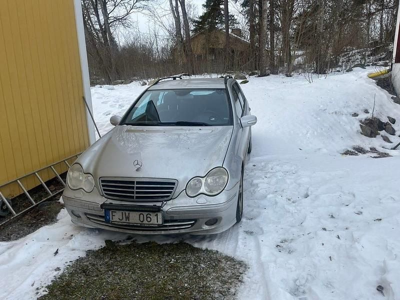 Begagnad Mercedes C180 143 HK (105 kW) 2007