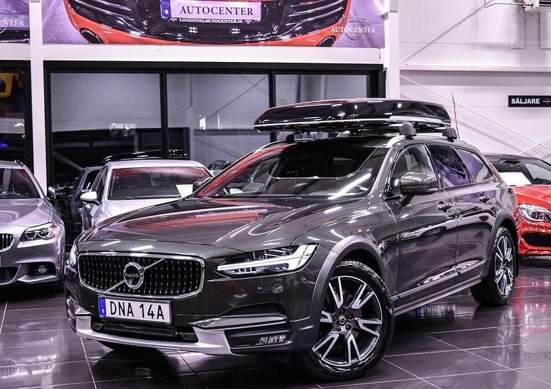 Mörkgrå Begagnad 2020 Volvo V90 CC Kombi | 379 900 kr (Marknadspris) - Bild 1/4