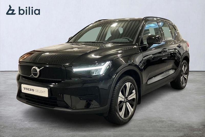 Svart Begagnad 2022 Volvo XC40 Core SUV | 334 900 kr - Bild 1/3