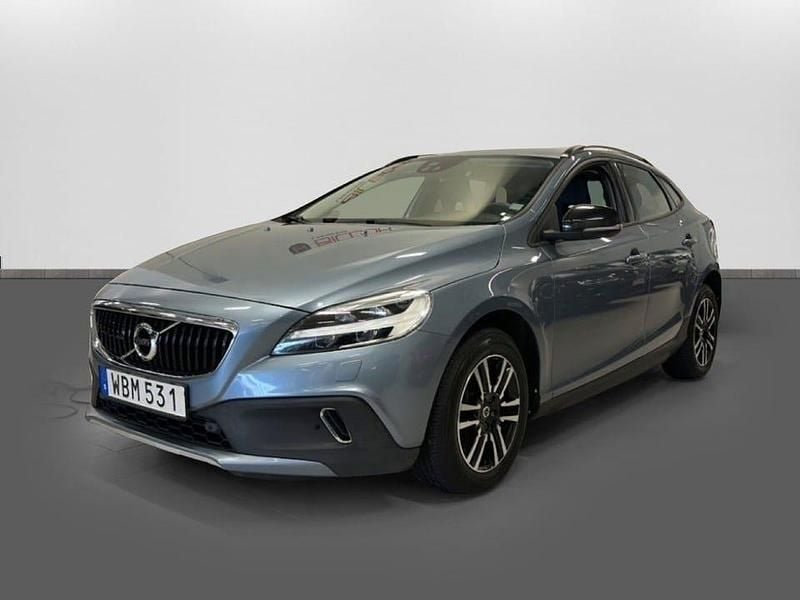 Begagnad Volvo V40 CC Momentum 150 HK (110 kW) 2018 Lblå Kombi