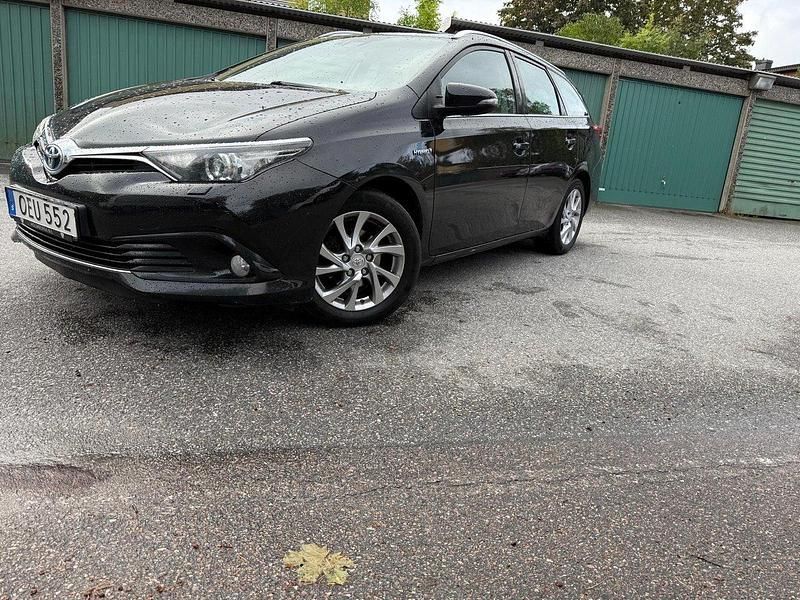 Svart Begagnad 2016 Toyota Auris Touring Sports Business Edition Kombi | 170 000 kr (Lite dyr) - Bild 1/4