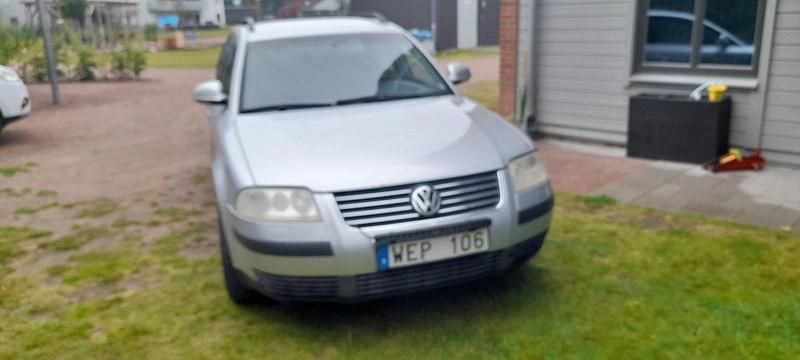 Silver Begagnad 2004 VW Passat Trendline Kombi | 8 000 kr (Superpris) - Bild 1/4