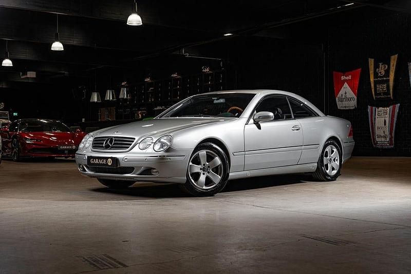 Silver Begagnad 2002 Mercedes CL500 Sportkupé | 239 500 kr - Bild 1/4