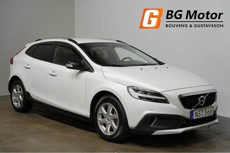 Vit Begagnad 2017 Volvo V40 CC Kinetic Kombi | 139 600 kr (Marknadspris) - Bild 1/4