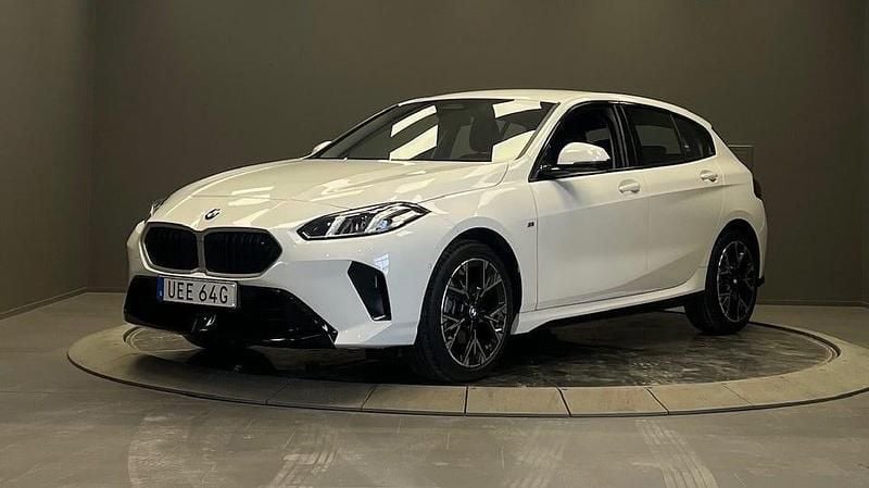 Begagnad BMW 120 M Sport 170 HK (125 kW) 2025 Vit Halvkombi