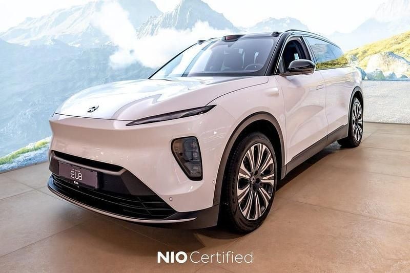Begagnad Nio EL8 480 kW (653 HK) 2024 Vit SUV