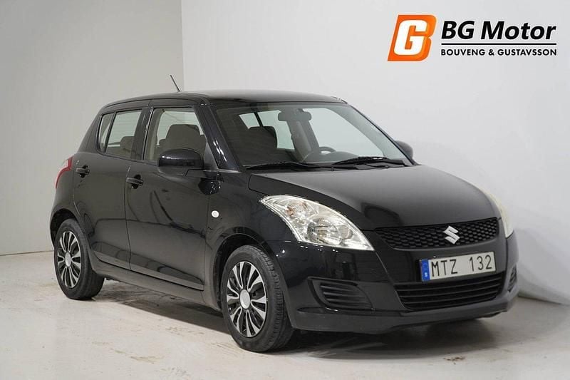 Svart Begagnad 2012 Suzuki Swift Halvkombi | 79 900 kr (Marknadspris) - Bild 1/4