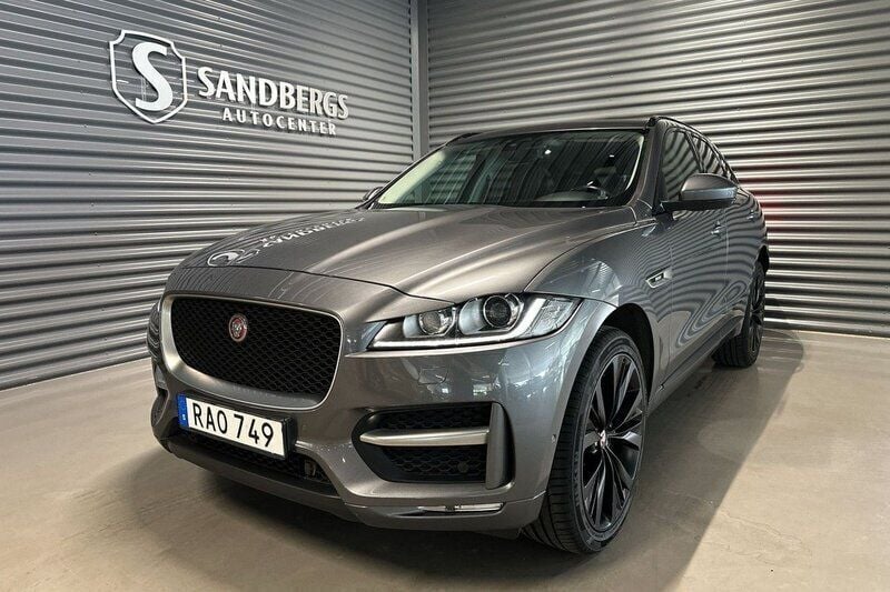 Grå Begagnad 2018 Jaguar F-Pace R-Sport SUV | 219 500 kr (Marknadspris) - Bild 1/4