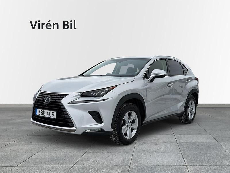 Silver Begagnad 2017 Lexus NX300h Luxury Line SUV | 289 000 kr (Marknadspris) - Bild 1/4