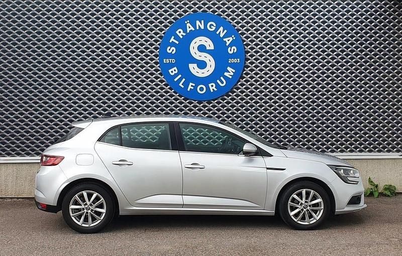 Begagnad Renault Mégane III 132 HK (97 kW) 2016 Silvermetallic