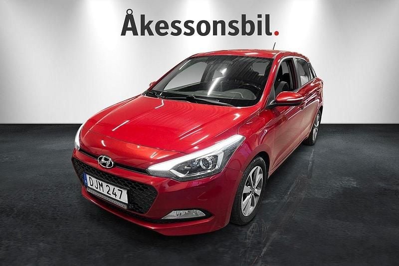 Röd Begagnad 2015 Hyundai i20 Premium Halvkombi | 80 000 kr (Marknadspris) - Bild 1/4