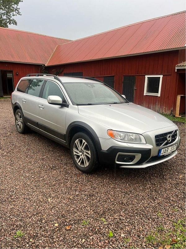 Grå Begagnad 2013 Volvo XC70 Momentum SUV | 124 000 kr (Bra pris) - Bild 1/4